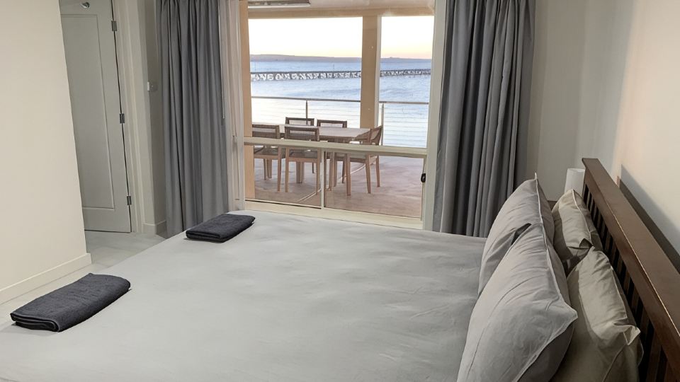 Beachside & Jetty View Apartment 1 (Admiral Apartment)