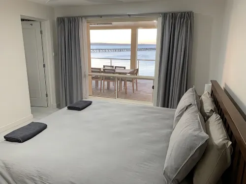 Beachside & Jetty View Apartment 1 (Admiral Apartment)