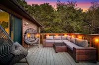 Neon Dream Lodge! Pickleball, Hot Tub, Theater - 4-Star