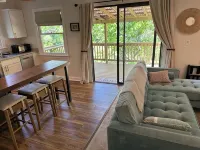 Charming studio in lovely Topping with AC, WiFi that has stunning water views!