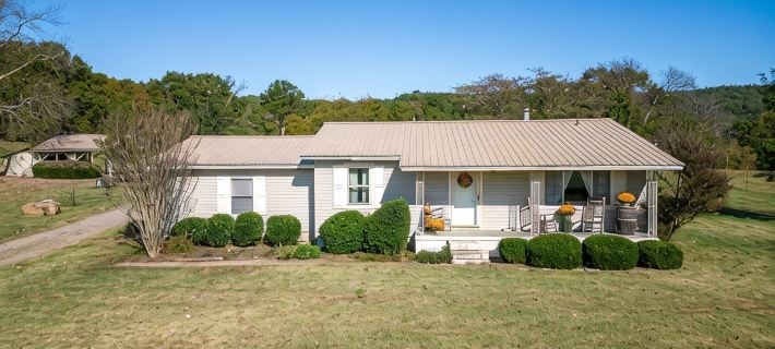 Country Farm House in the Ozark Mountains Hotels in Pope County