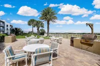 Oceanfront Top-Floor Corner Unit, Fishing Pier & Pool at Amelia by the Sea - شاطئ
