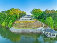 Gaston Shores / Boat Dock, Lake Access & Hot Tub - 4-Star