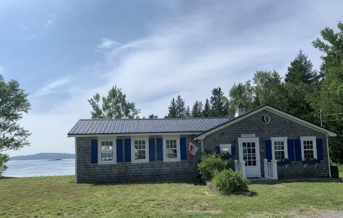 Seaside Cottage With Amazing Ocean Views:NEW MASTER BR,LR, Screened Porch,DECKS - Wifi