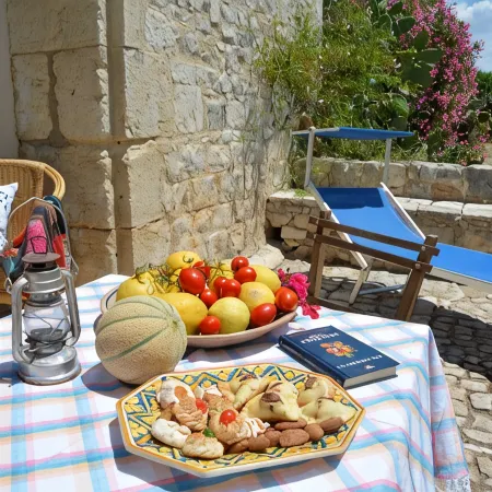 Dimora siciliana, giardino, piscina, wi-fi gratuito,orto biologico