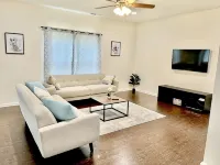 Spacious and Clean Home with 4 Bedrooms and 2 Baths in a Safe Neighborhood - Wifi