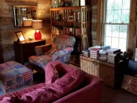 Authentic 1800s Century Kentucky Log Cabin Land Bewteen the Lakes Hotels in Trigg County