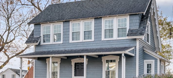 Adorable Cottage with Cottage porch, walk to water & town Отели в г. Мидлсекс