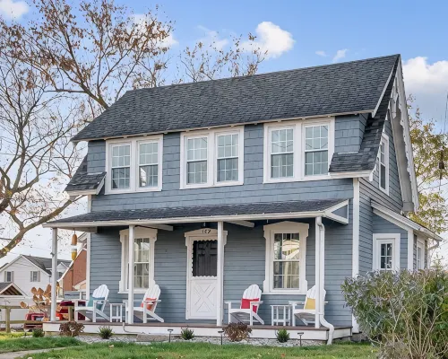 Adorable Cottage with Cottage porch, walk to water & town Hotels in Westbrook
