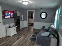 1 bed1 bath house, less than 1mile to Union Hospital