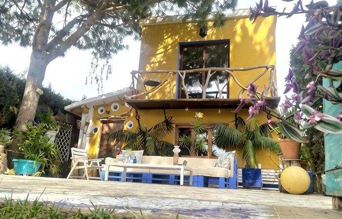 Comfortable apartment and swimming pool in the shade of the pine forest of Chipiona