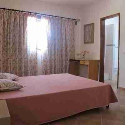 Spacious villa with large garden & private pool-quiet area near Quinta do Lago Rooms