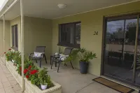 Lake Bonney Views - Cabin Retreat - WiFi