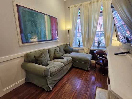 Charming Newly Renovated Full-Floor Jersey City Brownstone with WiFi, AC