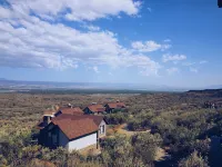Tranquil Three Bedroom Villa Hotels in 