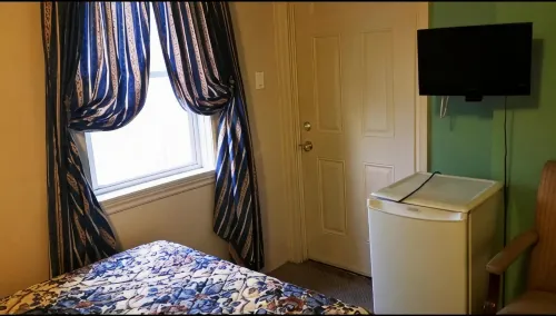 A Voyageur's Guest House - Homestays
