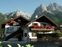 5-star apartment "Kreuzeck" in Grainau & garden/lawn. - 陽台