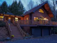 Handcrafted Log Cabin • Walk to Lake • Private Backyard w/Fire Pit • Sleeps 8 Hotels in Warren