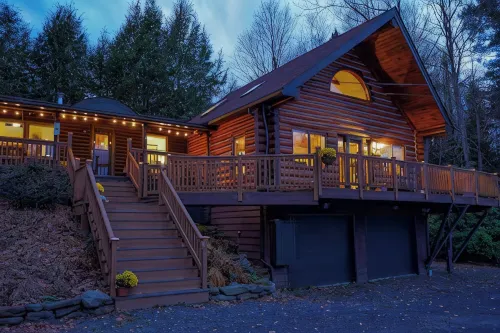 Handcrafted Log Cabin • Walk to Lake • Private Backyard w/Fire Pit • Sleeps 8