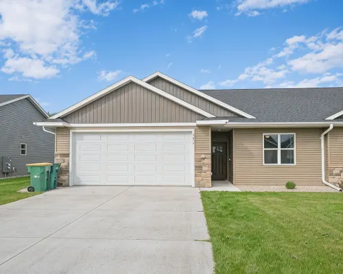 Home away from Home, upscale townhome Hotels in Plover