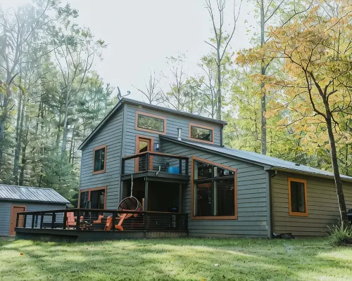 Enjoy the peace & quiet of beautiful Nashville, Indiana. Hotels in Brown County