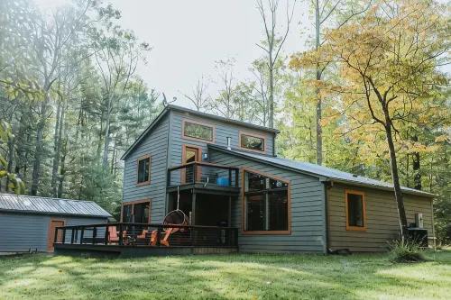 Enjoy the peace & quiet of beautiful Nashville, Indiana.