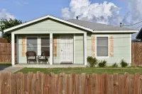 Week Discount! Close to Rockport Beach, Downtown, and the Pier! - 3-نجوم