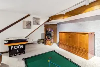 The Redwood Retreat- 5Bed/4Ba with a Rooftop Deck in the Heart of Ohio City
