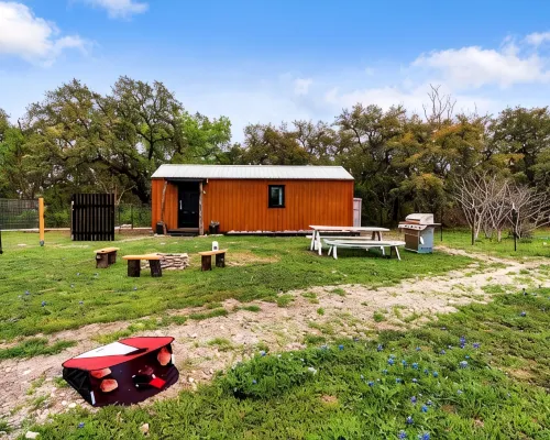 Tiny Cottage - Hill Country Hotels in Kyle
