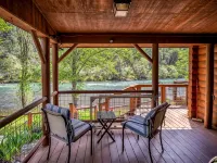 'RIVER HAVEN' is a serene riverside cabin on the Rogue River Hotels in Trail