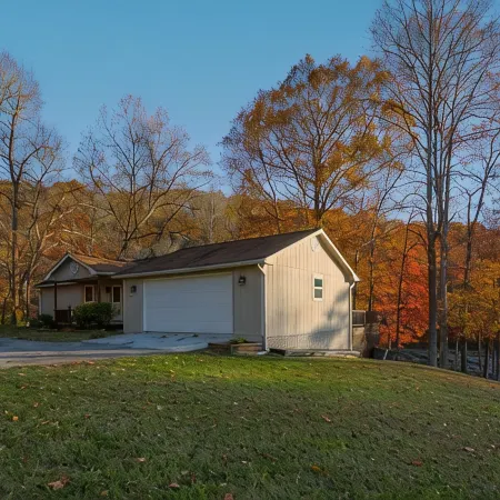Lakefront Norris Lake house. Dock, Minimal Stairs. Close to I-75, Jacksboro, TN
