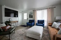 Charming small town experience in Hagerstown, Indiana, self check-in, sleeps 5+ - 3-Star