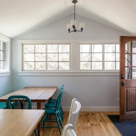 4-minutes to Sugarbush, steps to Warren Village!