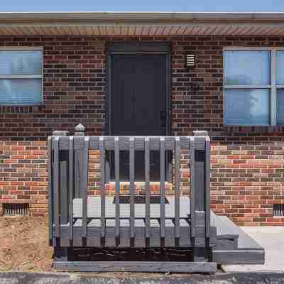 Quiet 2BD rental with mountain views close to JCMC Hotel Exterior