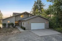 Lakeview Retreat – Spacious 6,000 Sq Ft Home on 21 Acres - balcony