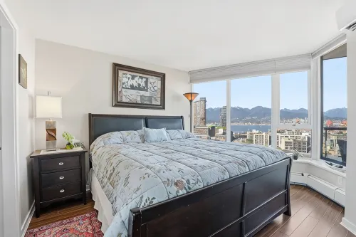 Luxury Downtown Ocean+Mountain views A/C Comfort Pool / hot tub/ sauna/ gym