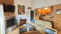 Top floor two level 2 bedroom, Mountain View! - Mountain view