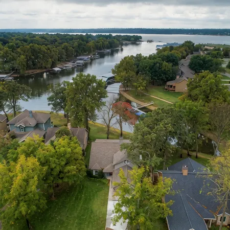 #MonkeyIslandHideaway - Stylish lake front home on Grand Lake, OK with Hot Tub!