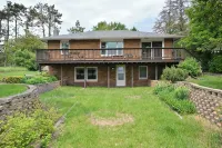 Sandy Shore Lodge- beautiful, private sand beach awaits! - Chalets