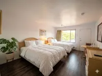 6267 Persepolis Inn