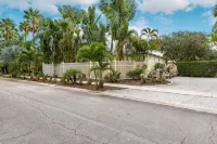 Tropical Oasis W/Heated Pool 2 miles to the  Beach