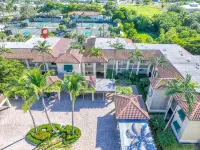 3 Pools, lazy river, walk to 5th ave restaurants! - 3-Star