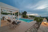 House with sea view. Family-friendly.