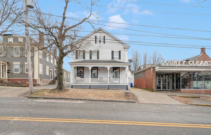 Downtown Bristol Condo Near Ferry & Waterfront