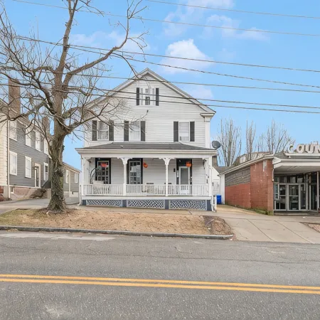 Downtown Bristol Condo Near Ferry & Waterfront