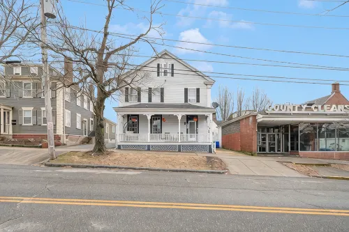 Downtown Bristol Condo Near Ferry & Waterfront