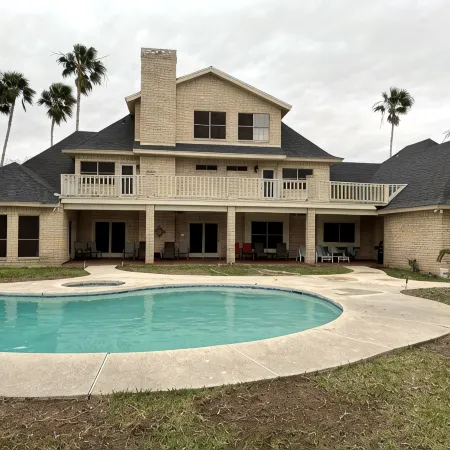 Breathtaking, Lakefront, Pool, Private, big group, birds viewing