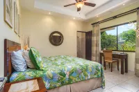 Walk to Everything! 2Br Villa at Playa Penca! Pool, Parking + Massages on us! - 2 星級