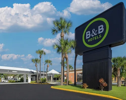 B&B Hotel Orlando International Drive Near Universal - Newly Renovated! Hotels near Volcano Bay