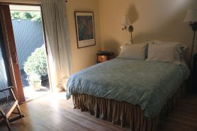 Private En Suite Large Master Bedroom With King Sized Bed
